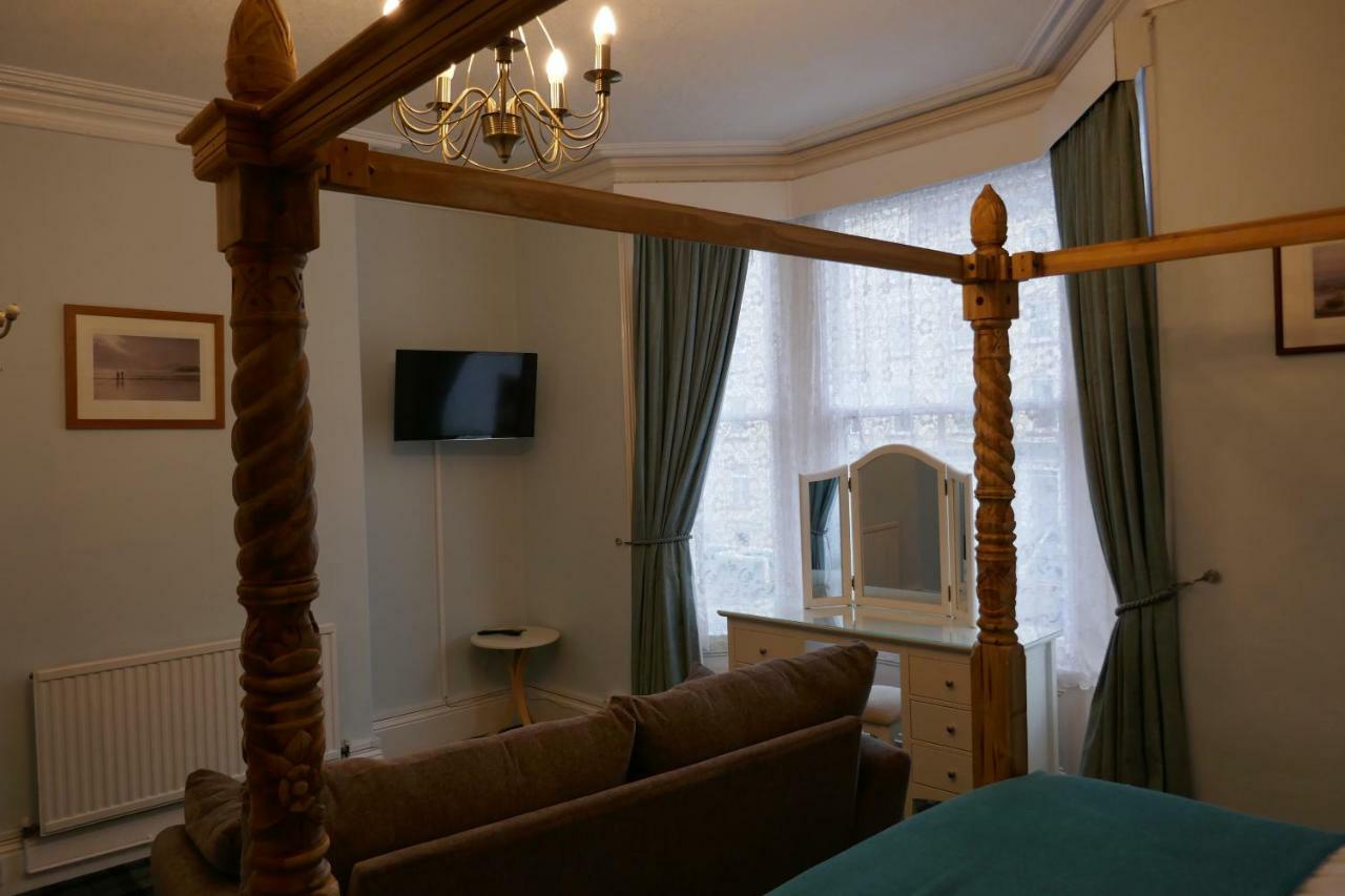 Four Poster Room Super king Bed First Floor